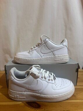 NIKE Air Force 1 '07 White Sneakers Men Size 6.5 CW2288-111 Used Good Condition